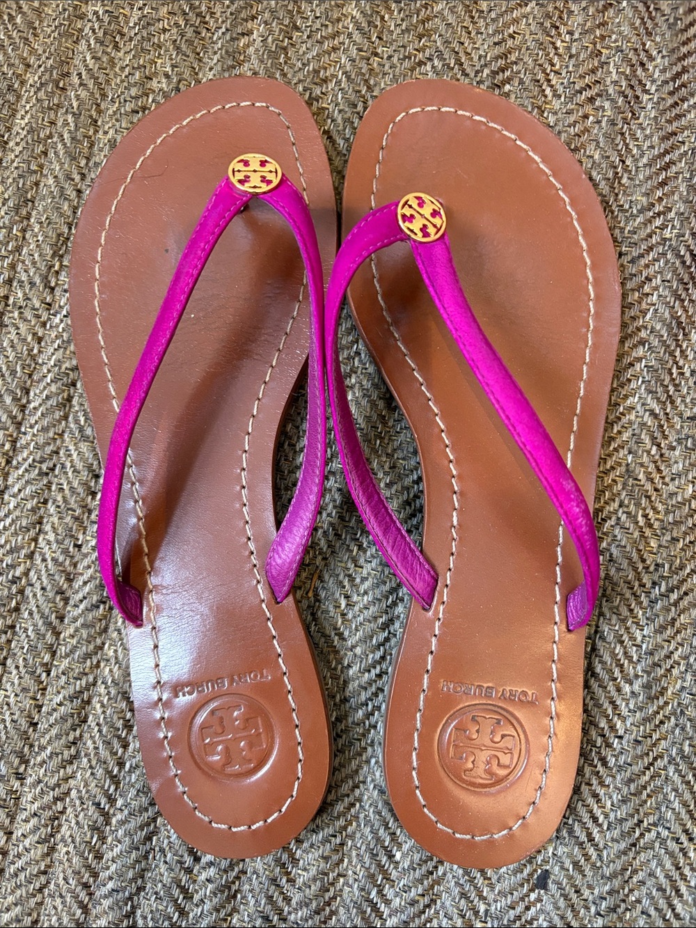 Tory Burch Magenta Leather Thong Sandals with Gold Logo